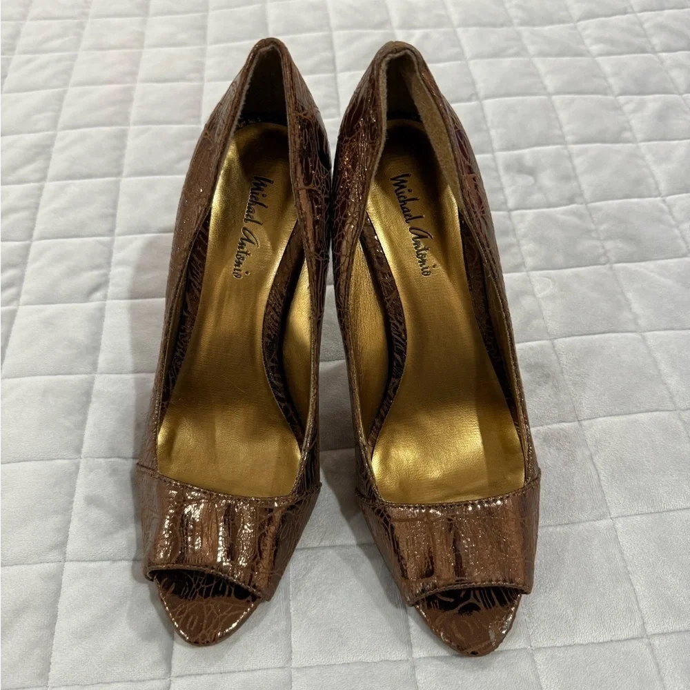 Michael Antonio Bronze Patent Leather women Heels - Size 9